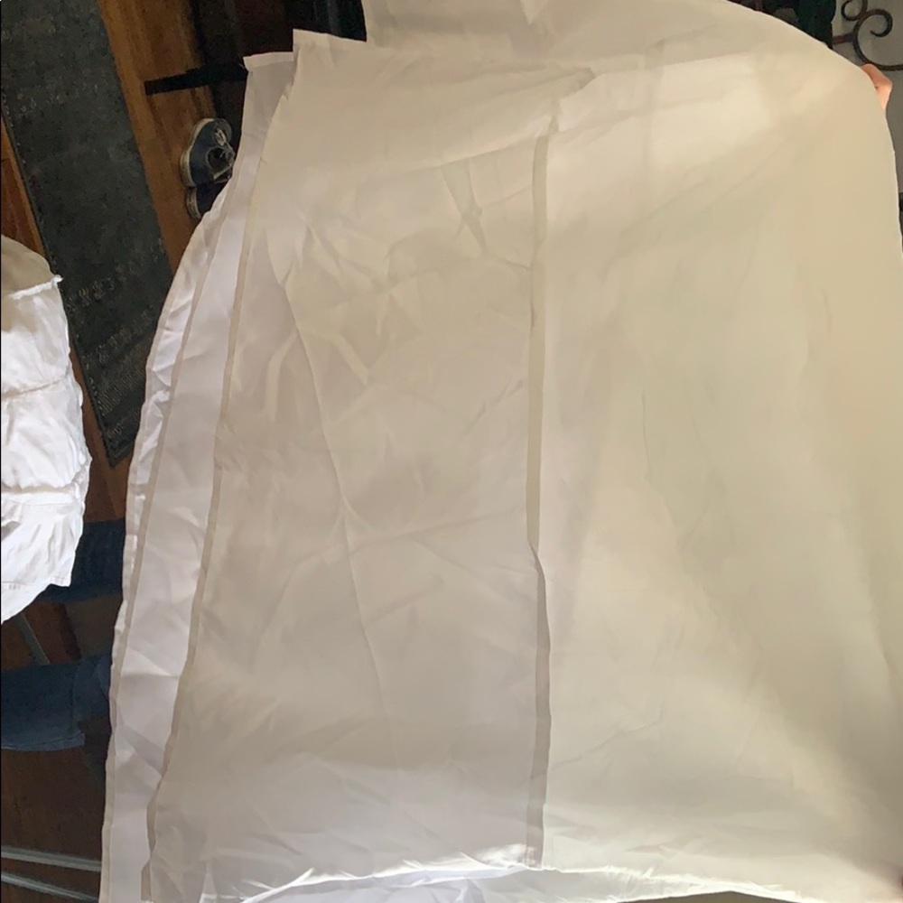 Silk twin bed skirt